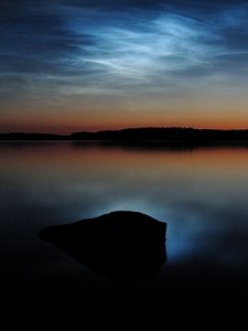 300px-Noctilucent_clouds_over_saimaa